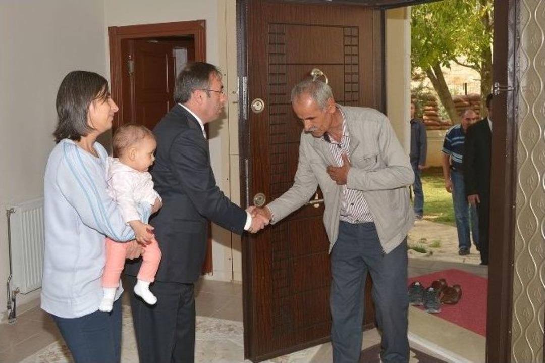 Kaymakam Akg&uuml;l, Şehit Ailesini Evinde Ağırladı