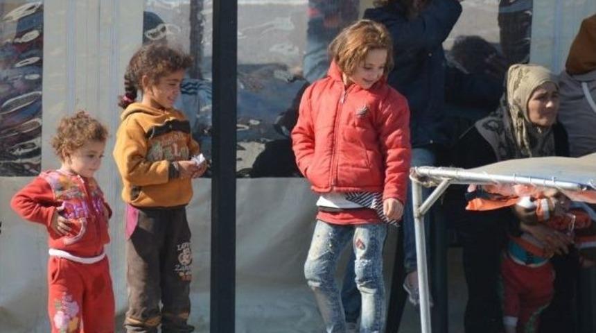 Dikili A&ccedil;ıklarında 176 G&ouml;&ccedil;men Son Anda Kurtarıldı