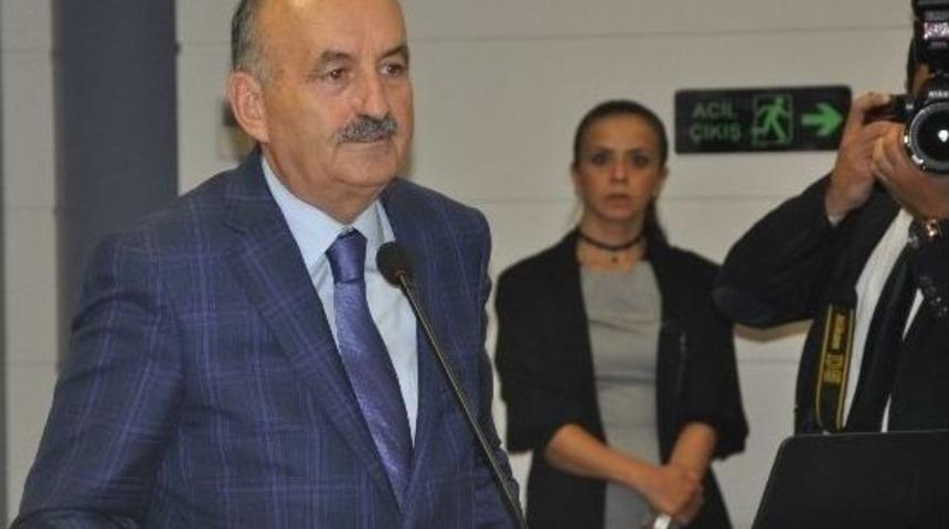 &Ccedil;alışma Ve Sosyal G&uuml;venlik Bakanı Mehmet M&uuml;ezzinoğlu: