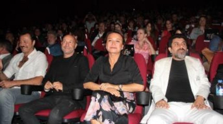 &lsquo;nadide Hayat&rsquo; Oyuncuları Seyirci İle Buluştu