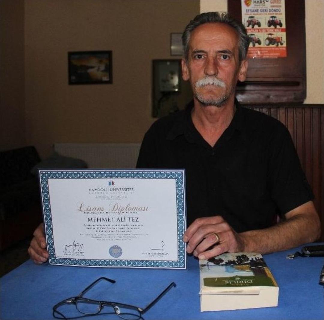 &Uuml;niversiteyi Kahvehanede Bitirdi