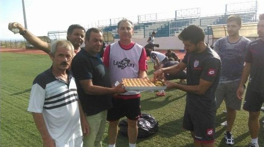 Didim Belediyespor&rsquo;a Baklavalı Moral Takviyesi
