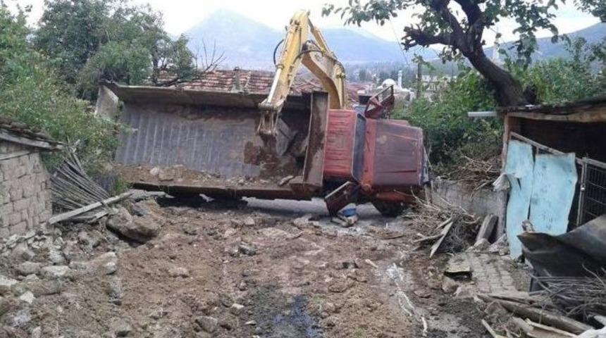 Freni Patlayan Kamyon Az Kalsın Faciaya Yol A&ccedil;ıyordu