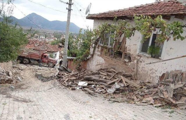 Freni Patlayan Kamyon Az Kalsın Faciaya Yol Açıyordu