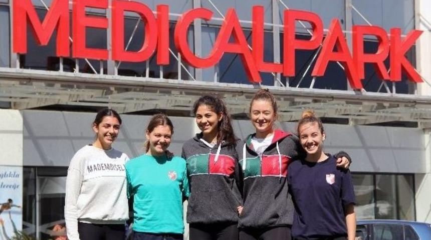 Karşıyaka&rsquo;nın Kızları Sapasağlam