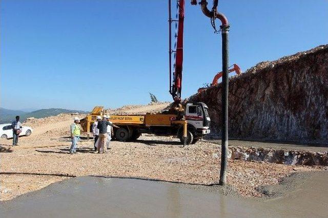 Milletvekili Öztürk, Toki İnşaat Alanınında İncelemelerde Bulundu