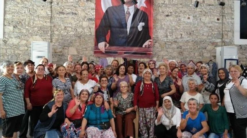 Urla&rsquo;da &Uuml;reten Kadınlar Mutlu