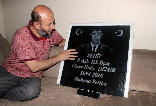 Ömer Halisdemir’in Resmini Granit Mermere İşledi