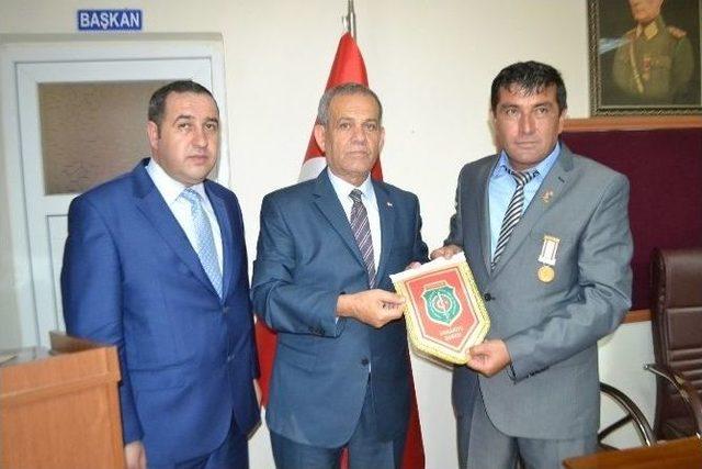 Tgf Genel Başkanı Yılmaz Karaca, Osmaniye Şehit Aileleri Ve Gaziler Derneği’ni Ziyaret Etti