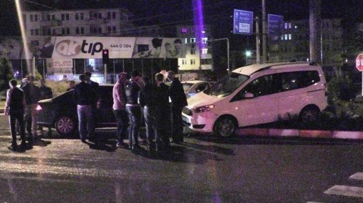Bartın’da 2 Otomobil Çarpıştı: 4 Yaralı