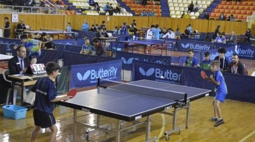 Tokat&rsquo;ta K&uuml;&ccedil;&uuml;kler Masa Tenisi Grup Ma&ccedil;ları Başladı