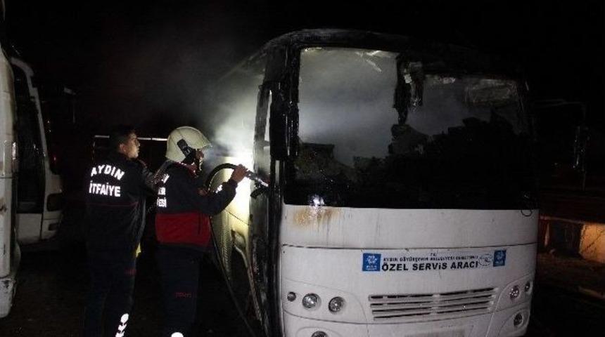 Nazilli’de Servis Aracı Alev Alev Yandı