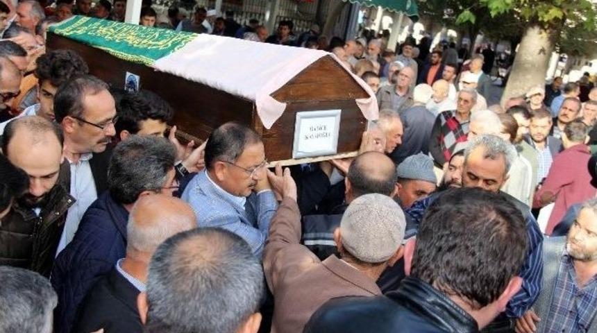 Trafik Kazasında Hayatını Kaybeden Gen&ccedil; Kız Toprağa Verildi