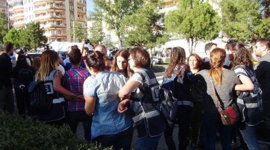 Eğitim-senlilere M&uuml;dahale: 17 G&ouml;zaltı