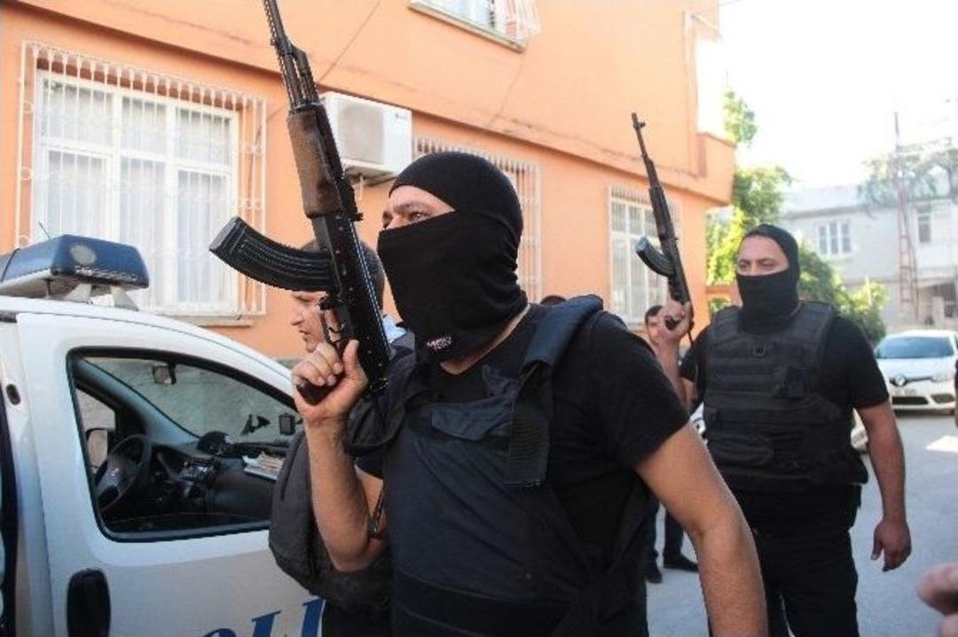 Cezaevine Girmemek İ&ccedil;in Polis İle &Ccedil;atıştı