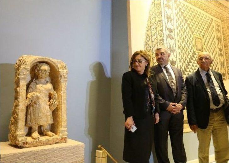 “zeugmalı Çocuk” Heykeli Tanıtıldı G1