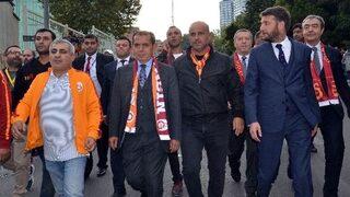 Dursun Özbek, Taraftarlarla Stada Gitti