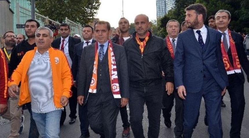 Dursun Özbek, Taraftarlarla Stada Gitti