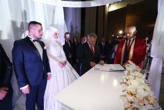 Başbakan Binali Yıldırım, Yeğeninin Nikah Şahidi Oldu