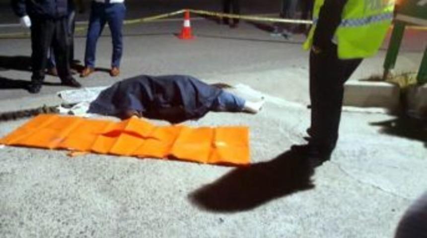 Otomobilin &Ccedil;arptığı Yaşlı Adam Hayatını Kaybetti