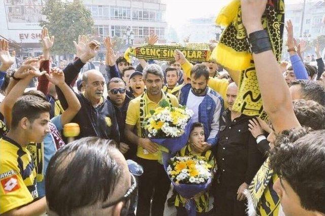 Ankaragücü’ne Taraftarlar Tarafından Sürpriz Karşılama