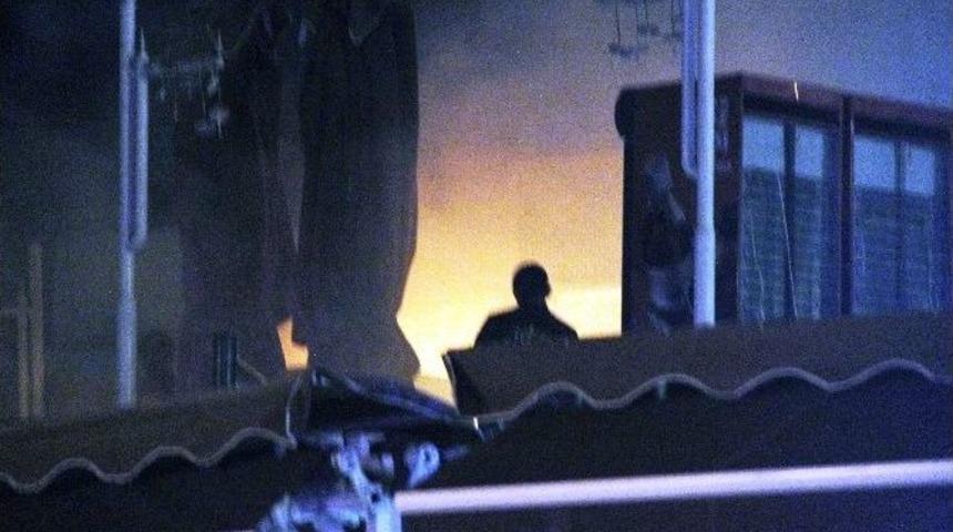 Restorandan Bir Anda Alevler Y&uuml;kseldi