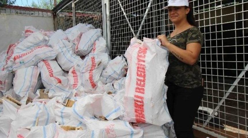 Bayraklı&rsquo;da Y&uuml;zler G&uuml;l&uuml;yor