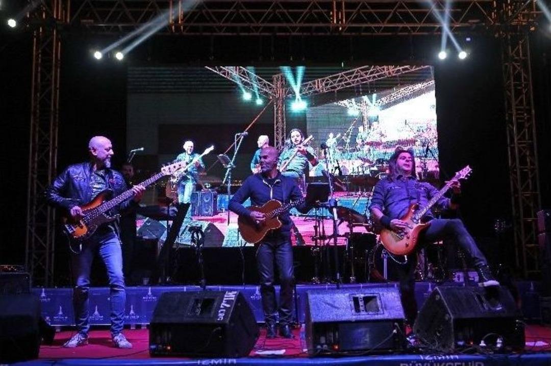 Y&uuml;ksek Sadakat&rsquo;ten Muhteşem Konser