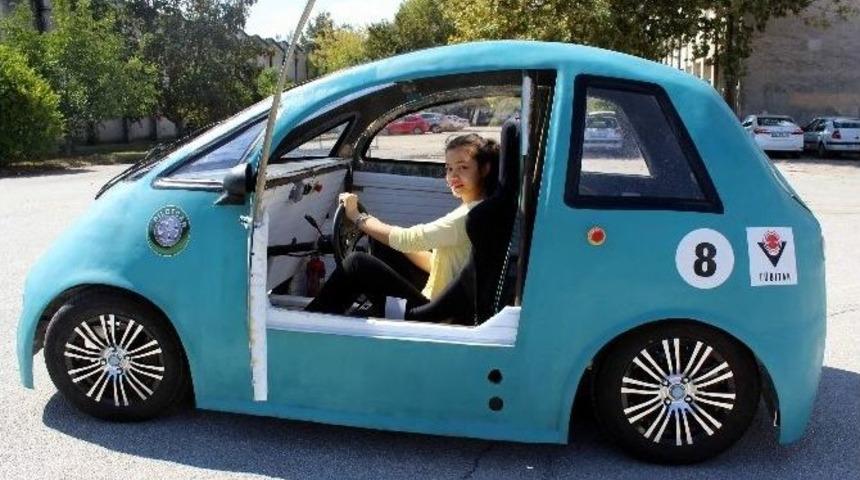 &Uuml;niversiteli Harika &Ccedil;ocuklar Elektrikli Otomobil &Uuml;retti