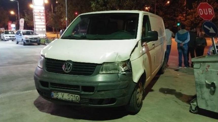 Benzin İstasyonu &Ouml;n&uuml;nde Korkutan Kaza