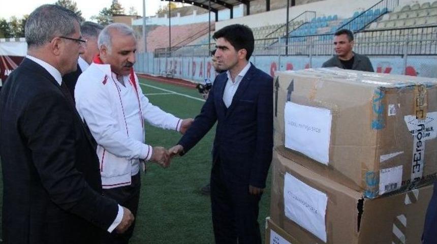 Elazığ&rsquo;da Amat&ouml;r Spor Kul&uuml;plerine Malzeme Desteği