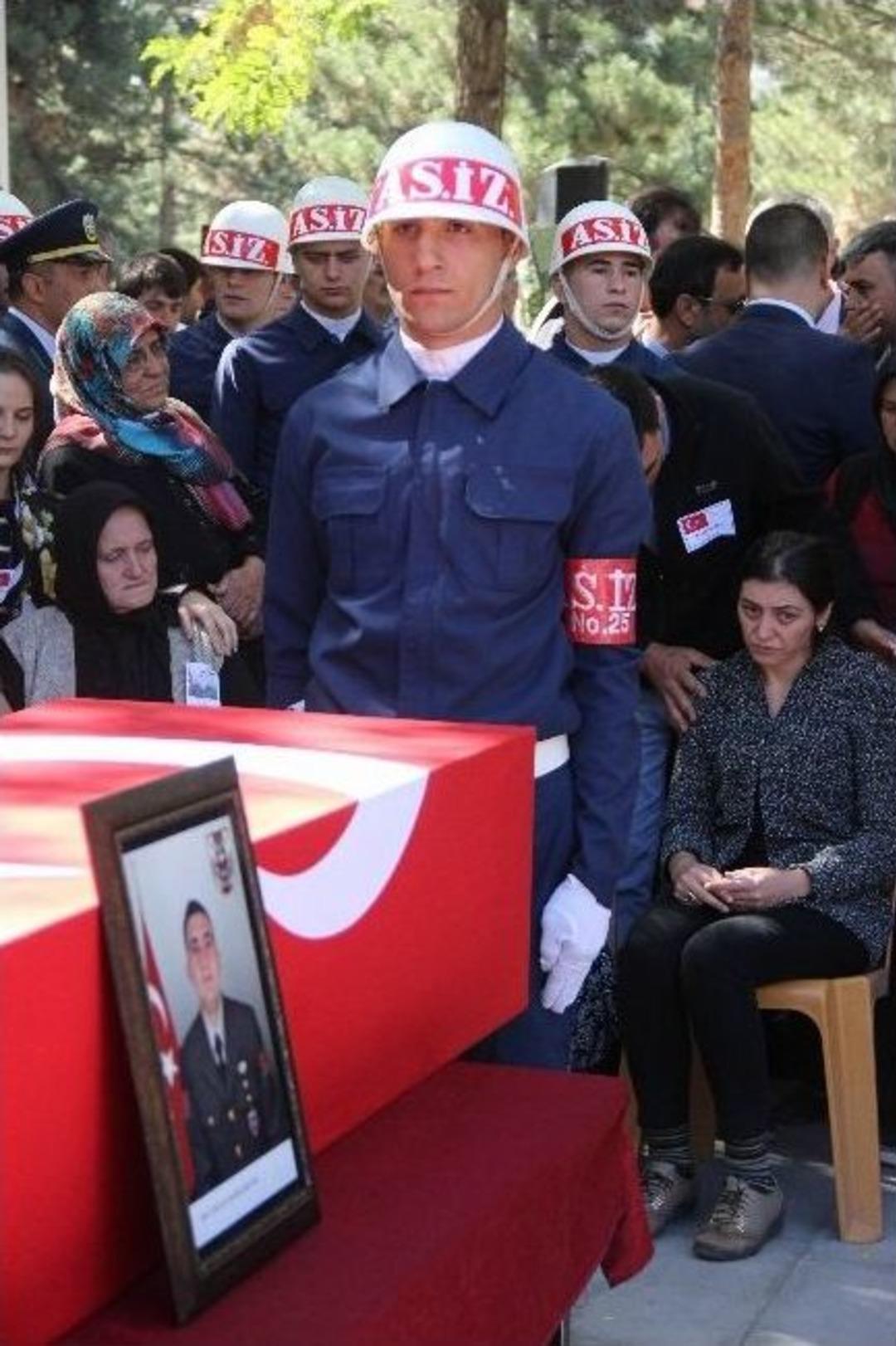 Şehidin 1 Aylık Nişanlısından Y&uuml;rek Yakan Veda