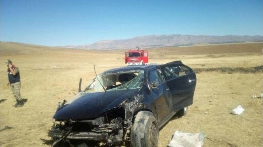 Otomobil Şarampole Yuvarlandı, Yangın &Ccedil;ıktı