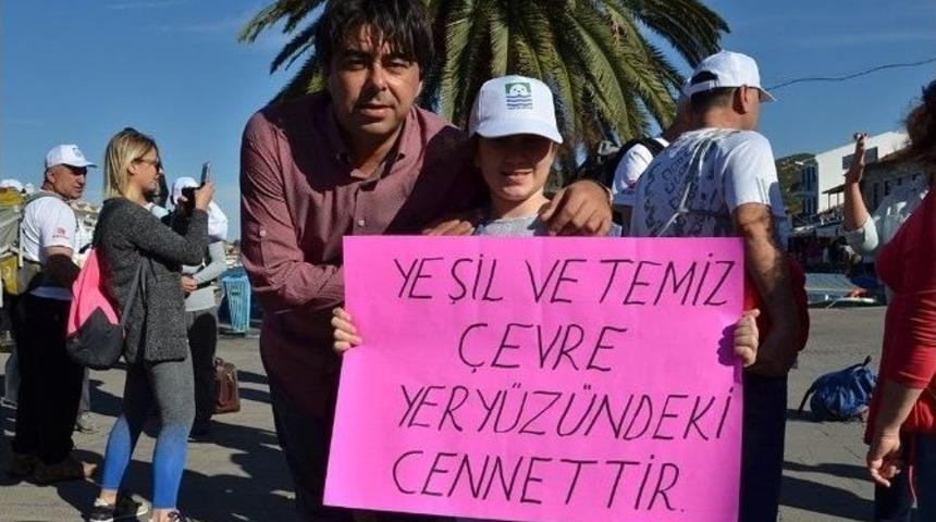 Doğaseverlerden Foça’da Temizlik Çalışması
