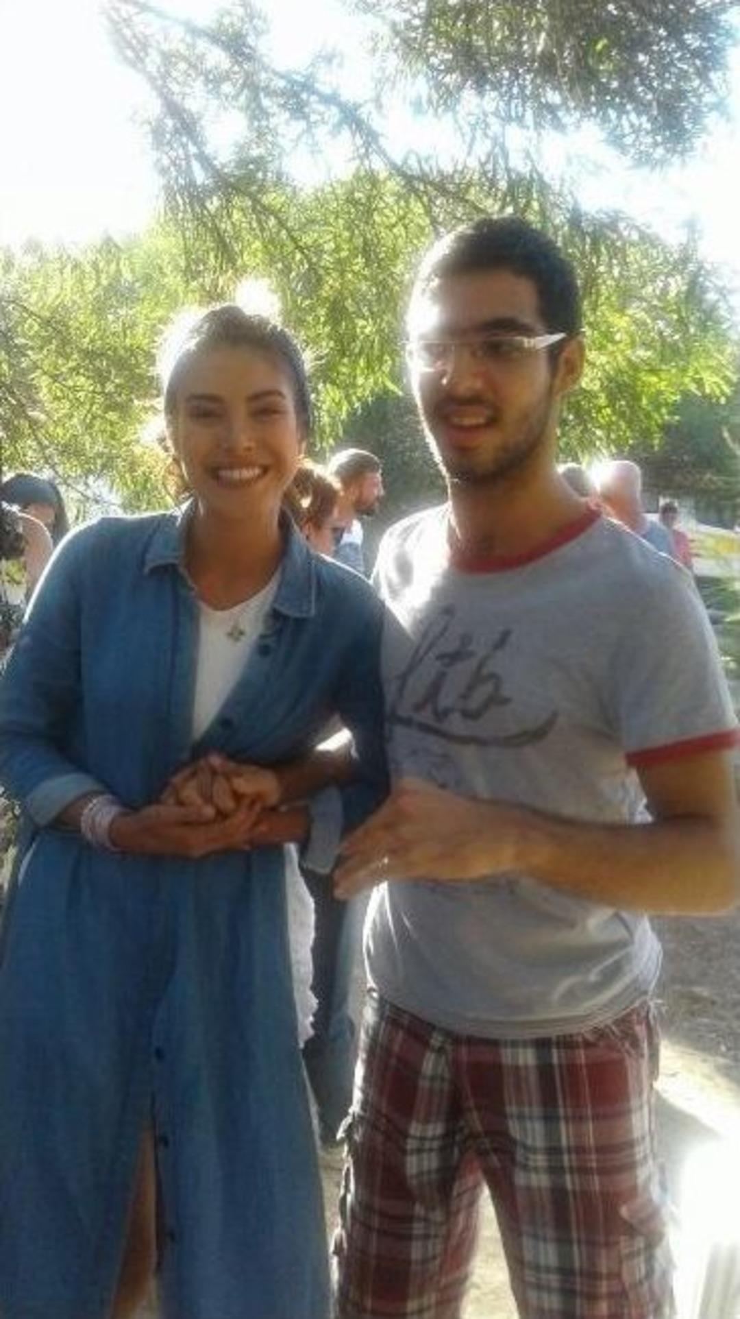 Manisalı Engelli Deniz &lsquo;r&uuml;zgarın Kalbi&rsquo; Dizi Setini Kahkaha Boğdu