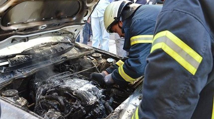 Manisa’da Seyir Halindeki Otomobil Alev Aldı