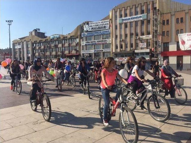 Süslü Kadınlar Bisiklet Turu Gerçekleşti