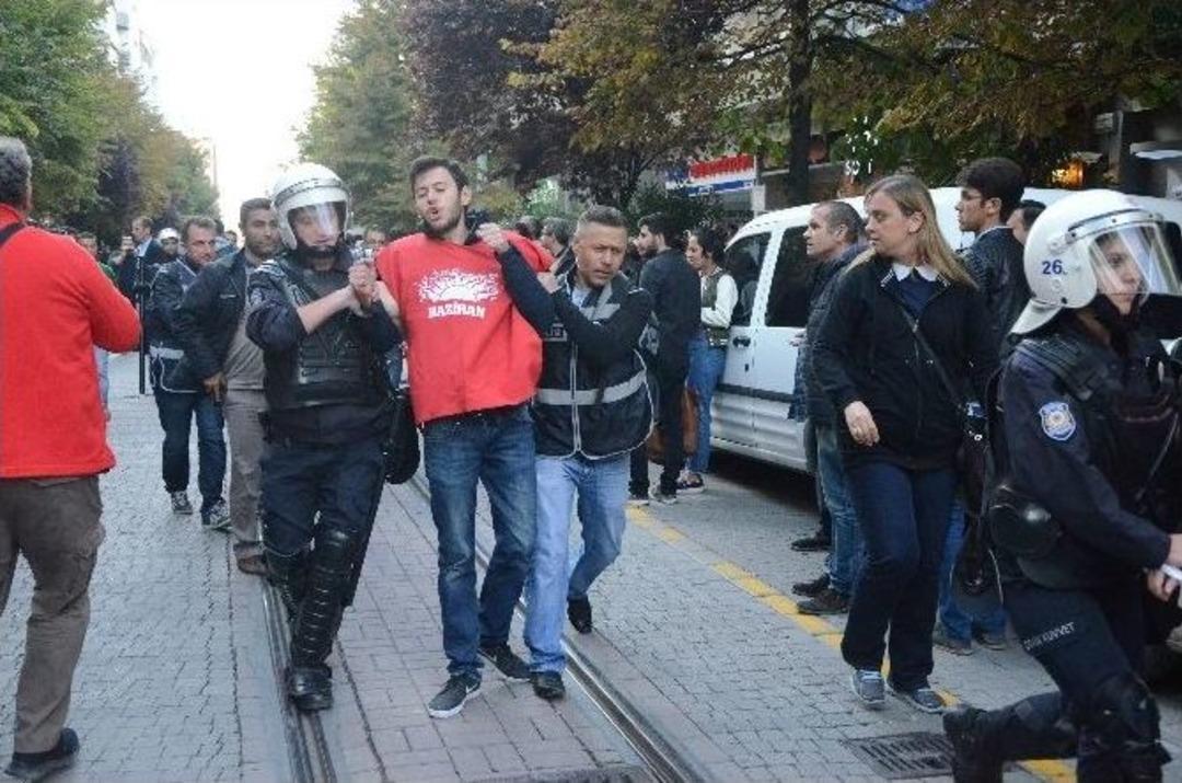 Eskişehir&rsquo;de İzinsiz Protesto G&ouml;sterisi: 20 G&ouml;zaltı