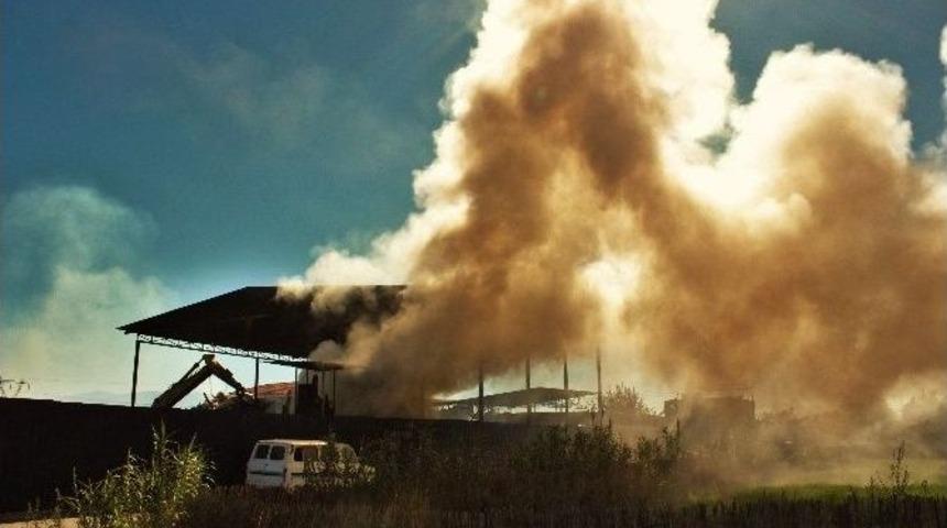 Geri D&ouml;n&uuml;ş&uuml;m Merkezinde Hurdalar Alev Aldı