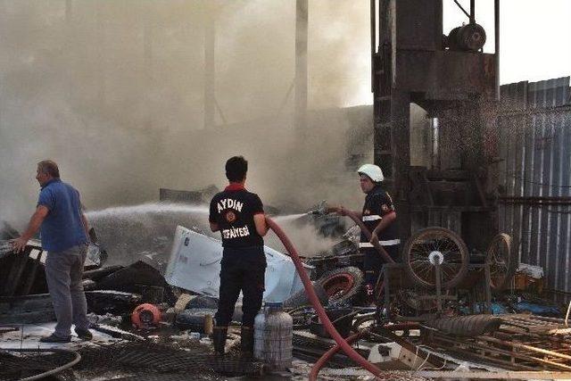 Geri Dönüşüm Merkezinde Hurdalar Alev Aldı