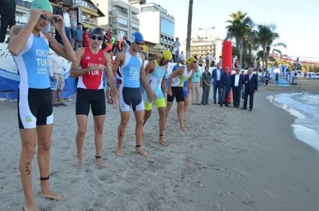 T&uuml;rkiye Triatlon Şampiyonası Finali Kuşadası&rsquo;nda Yapıldı