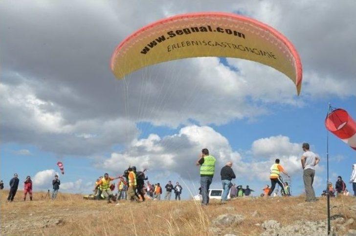 Yamaç Paraşütçüleri Gökyüzünü Süsledi G3