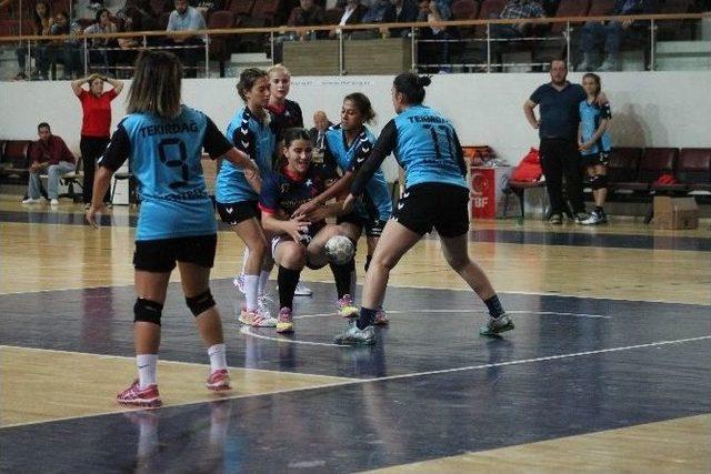 Yalova Gençlik Hizmetleri Spor Kulübü Final Biletini Kaptı