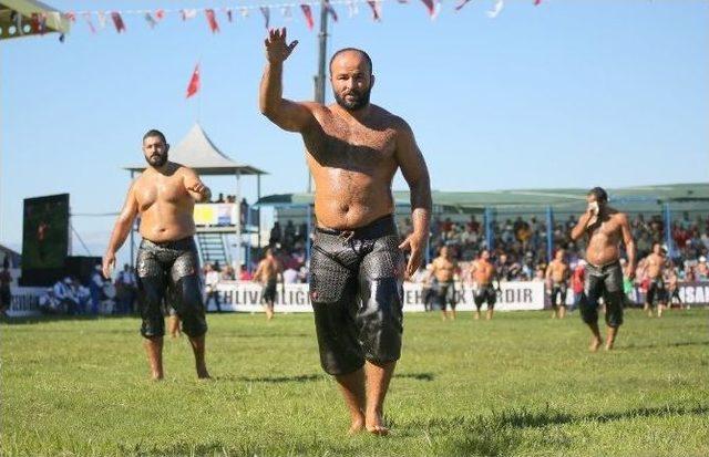 Manavgat Güreşlerinde Başpehlivan Orhan Okulu Oldu