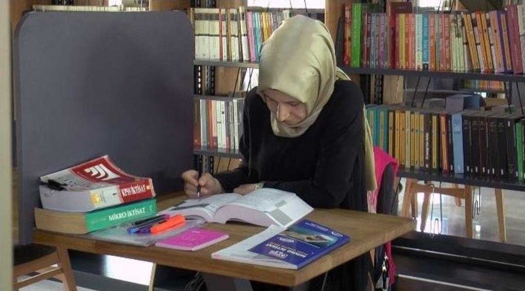 Bu K&uuml;t&uuml;phanede Okumak Sizden, &Ccedil;aylar Belediyeden