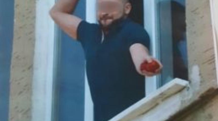 Polise Domates Atan Şahıs D&uuml;zenlenen Operasyonla Yakalandı