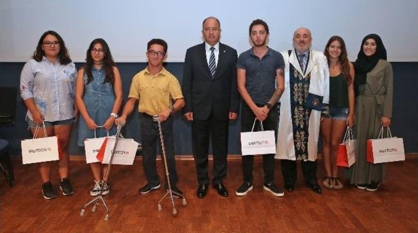 Okuma Aşkı T&uuml;m Engelleri Kaldırdı