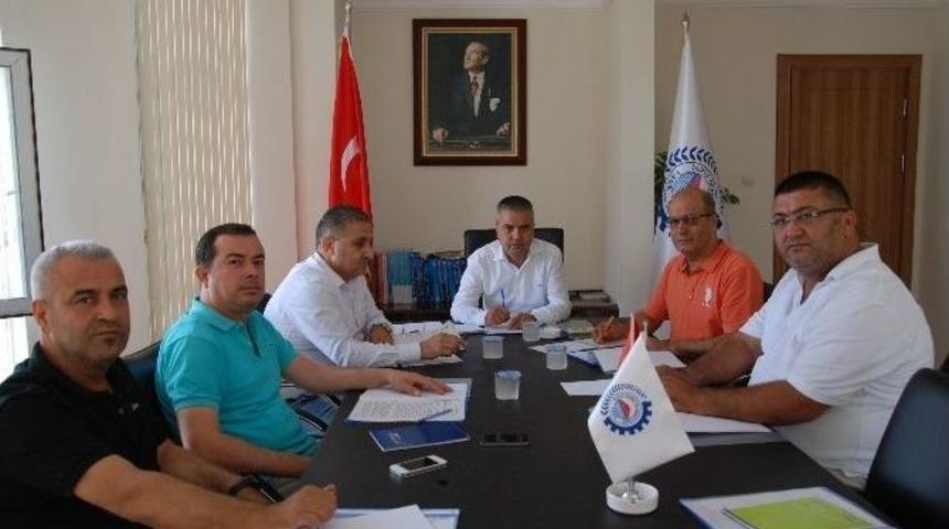 Silifke&rsquo;de Bin &Ouml;ğrenciye Kırtasiye Yardımı