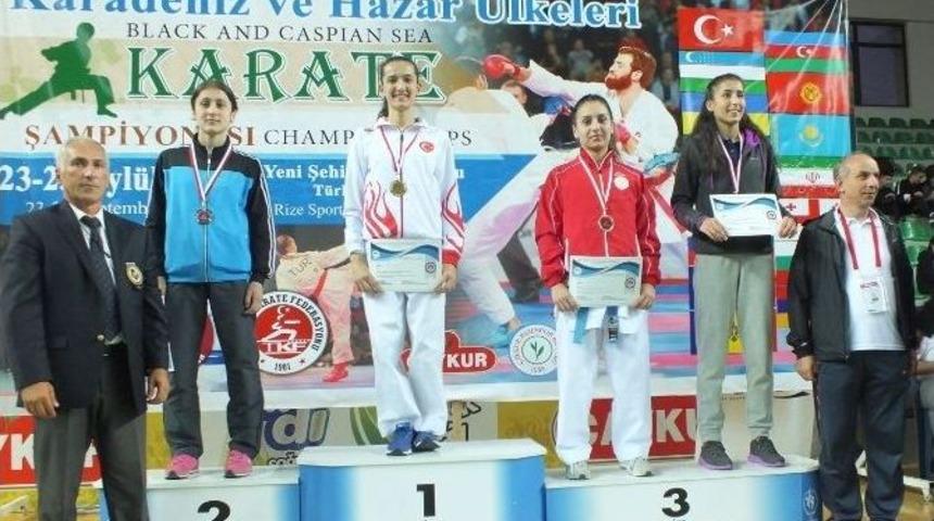 B&uuml;y&uuml;kşehirli Karateciler Madalyalarını Talha İ&ccedil;in Kazandı