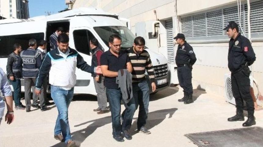 Fet&ouml; Operasyonunda 19 Akademisyen Adliyeye Sevk Edildi